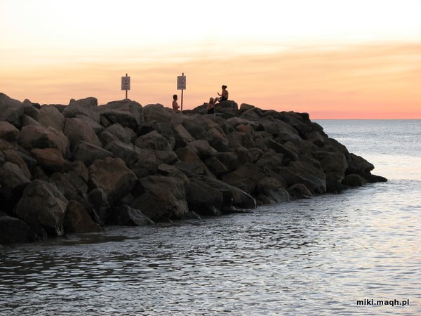 Zachod slonca na plazy city beach