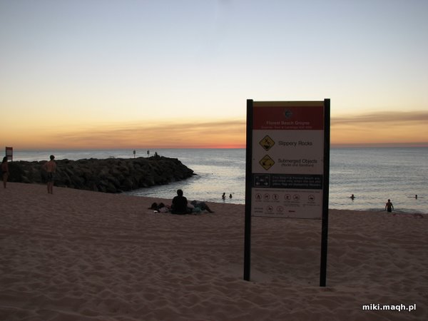 Zachod slonca na plazy city beach