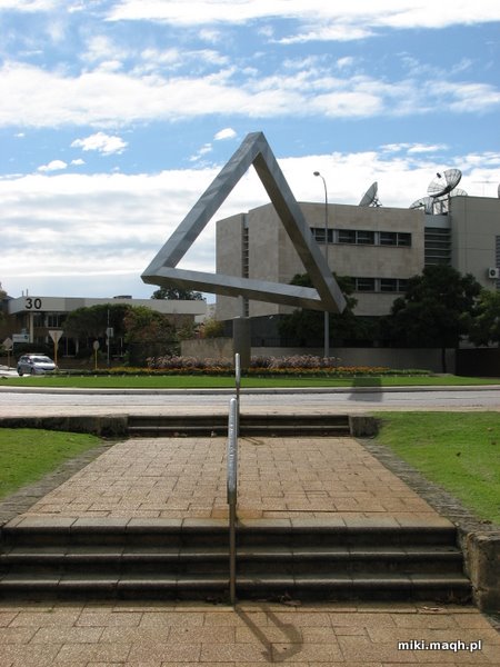 Impossible triangle sculpture