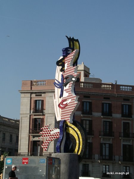 Strange statuses in Barcelona